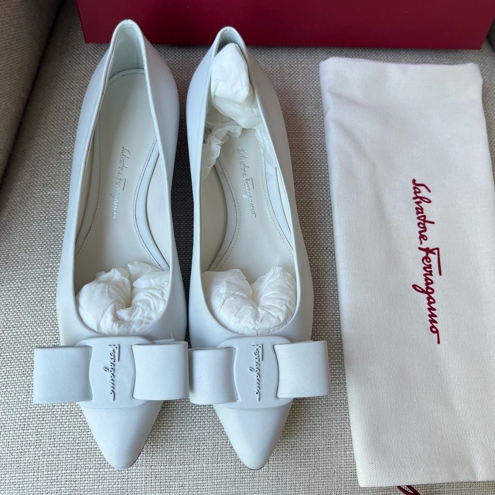 Authentic Brand New Ferragamo Viva Bow Leather Ballerina Flats